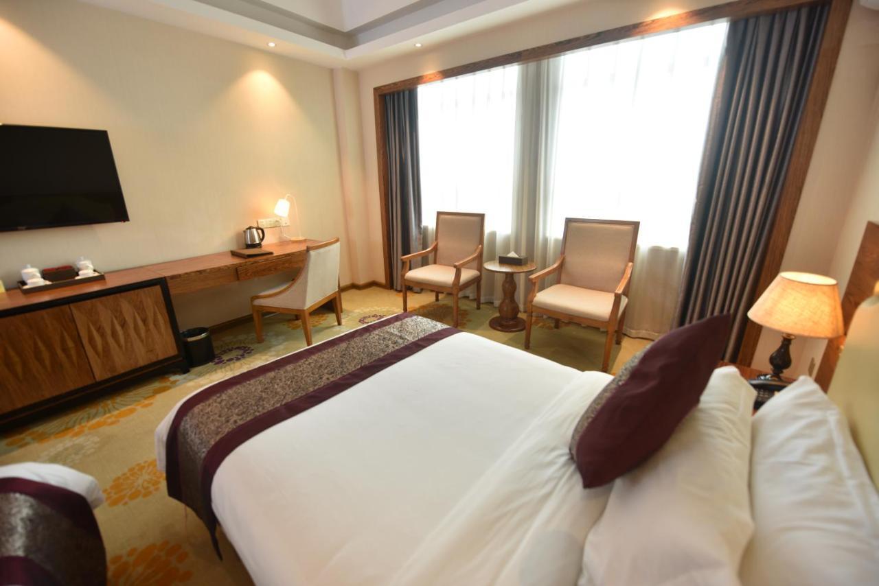 Hong Van Grand Hotel Mong Cai Exterior foto