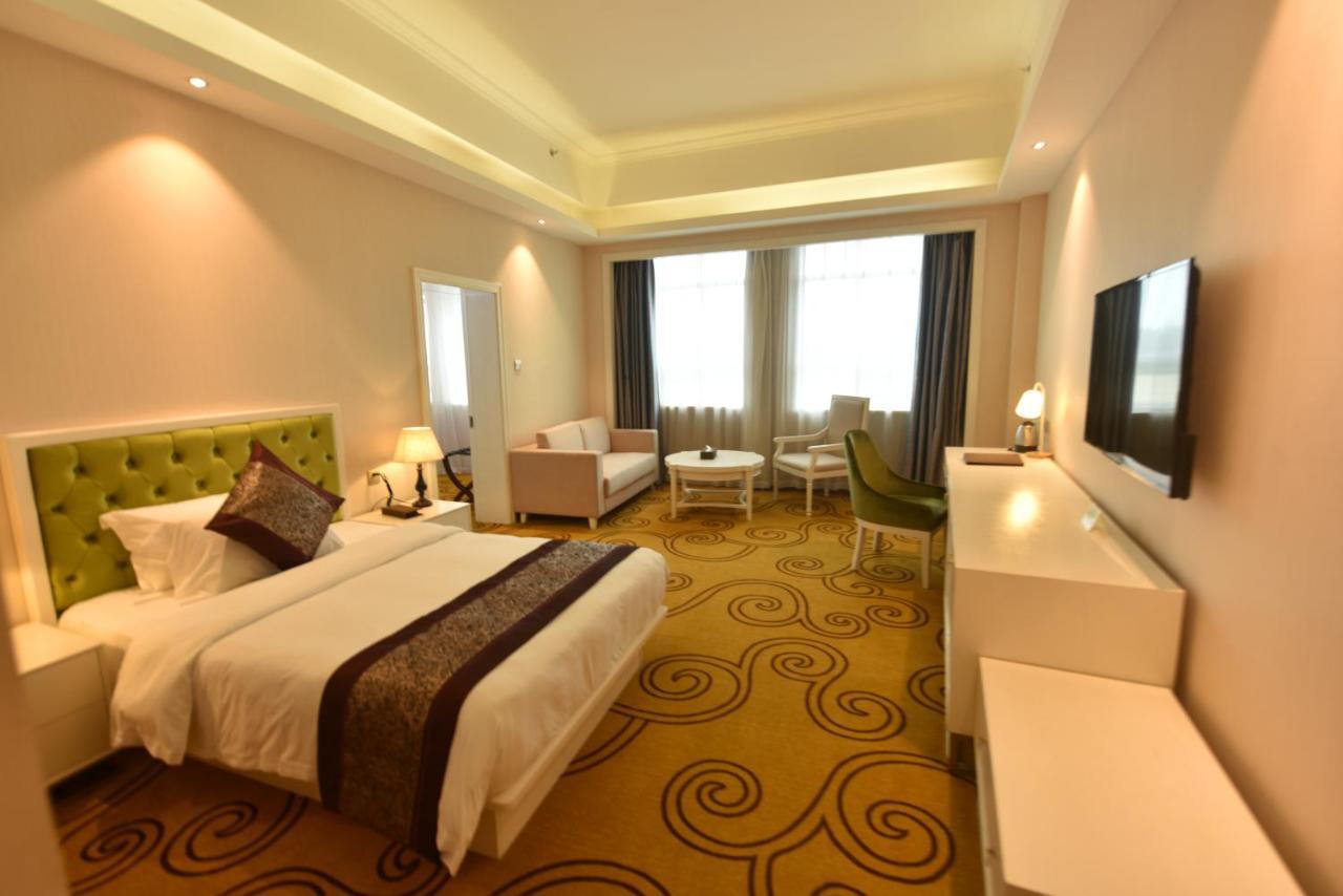 Hong Van Grand Hotel Mong Cai Exterior foto